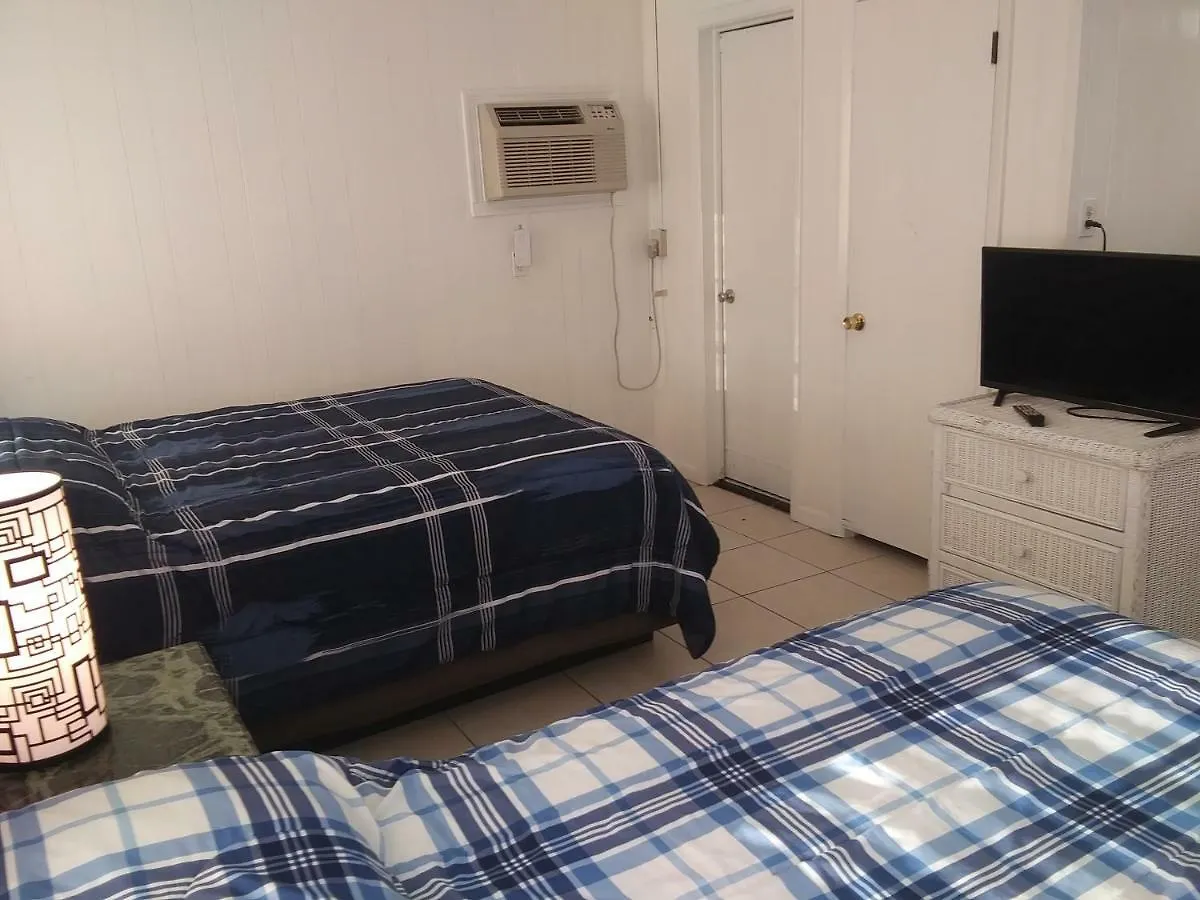 Beaches Motel Panama City Beach 4*,